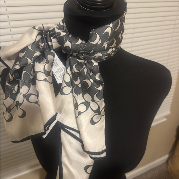 New Coach Forest Silk Signature Scarf - Picture 5 of 8